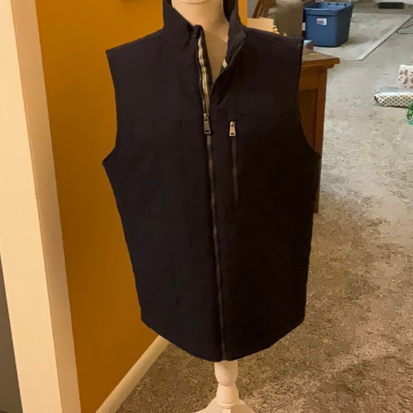 Men’s Size Medium Orvis Quilted Vest, Great Condition! - Picture 1 of 7